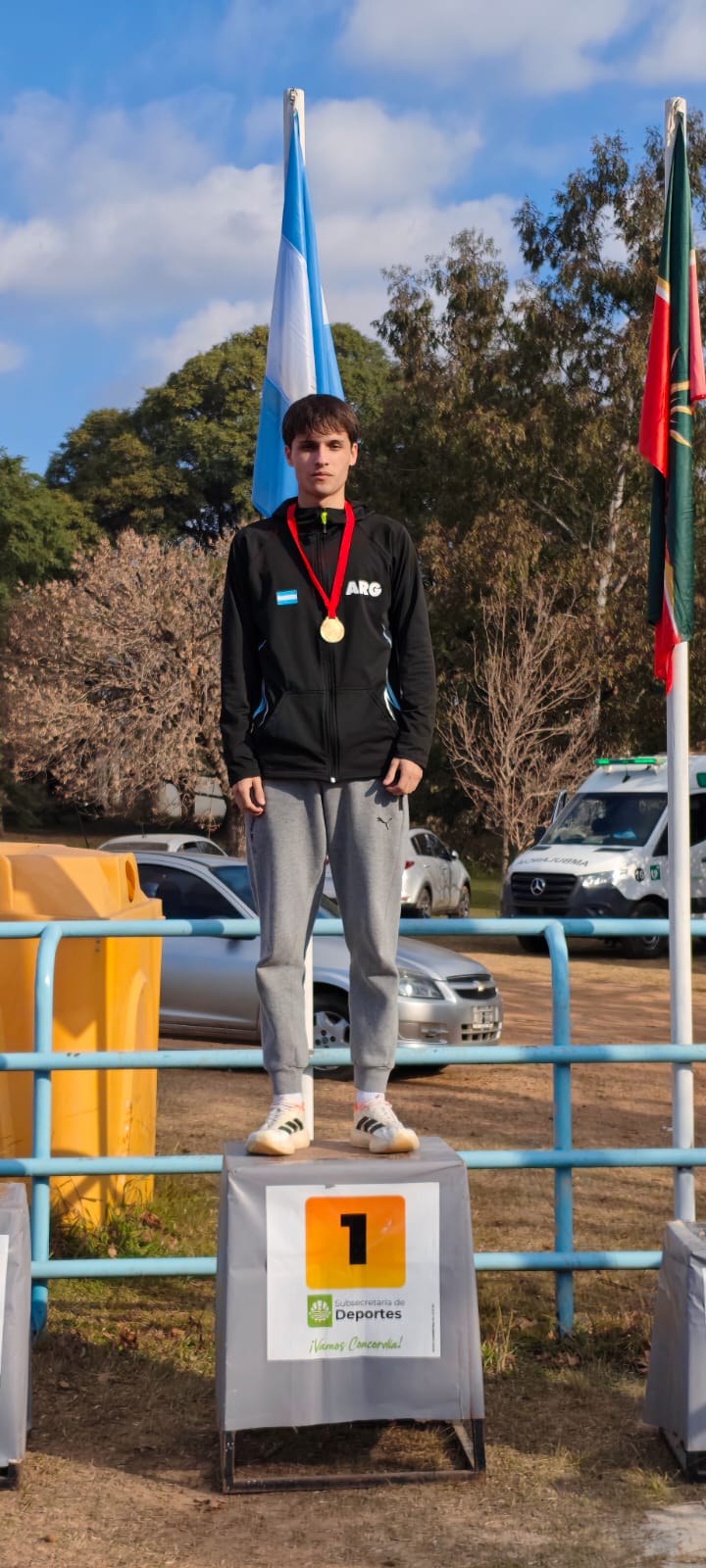 Locales: Tiago Sommer Campeón Provincial en 800 m y sub campeón en 400 m