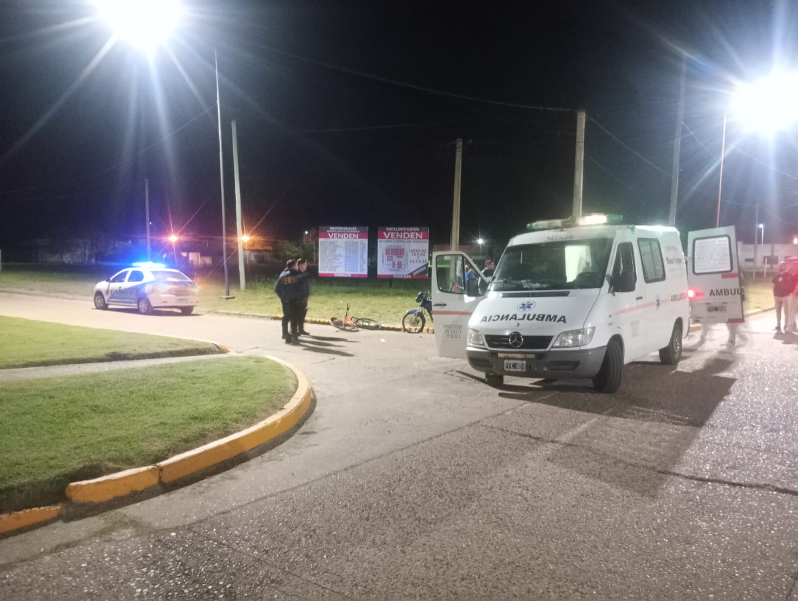 Locales: SINIESTRO VIAL EN BV 3 DE FEBRERO Y SANTA FE
