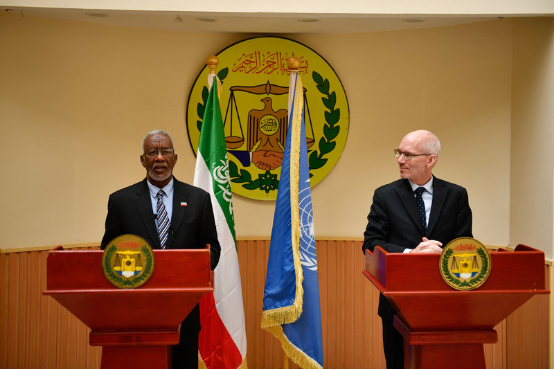 Somaliland House Speaker Yasin Haji Mohamoud Hiir and UN Special Representative James C. Swan at a press conference in Hargeisa.