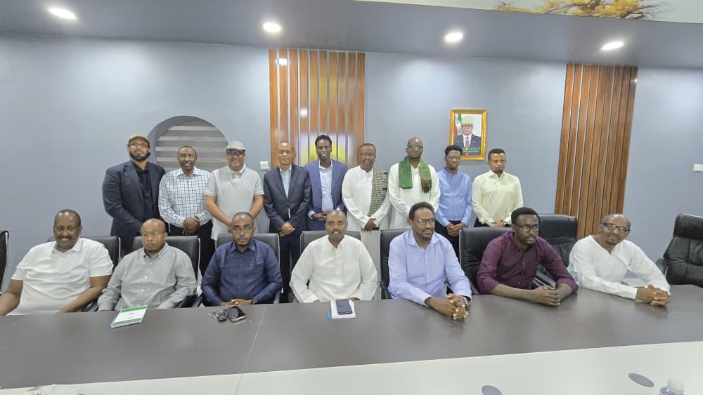 Hamse Warfa welcomed in Hargeisa by Ahmed Abdirahman during controversial diplomatic visit