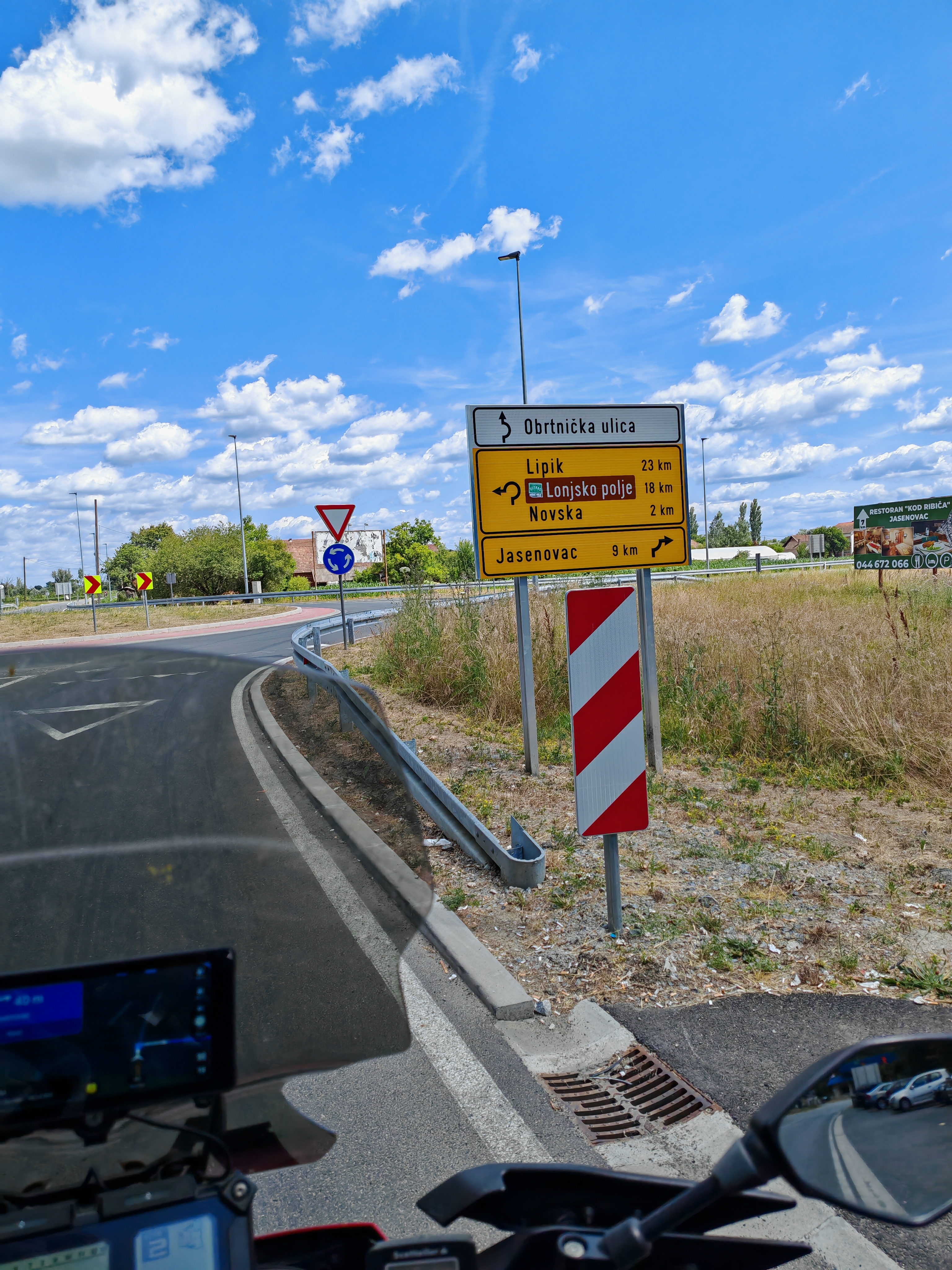 f457ccff-e417-443f-ae23-ddce41fea860.jpg